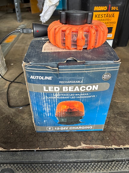 Autoline ladattava LED majakka 12–24V magneettikiinnitys