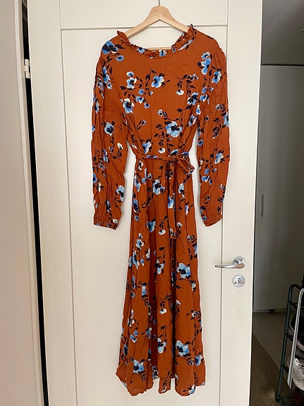 Mamalicious kukkakuosinen mekko