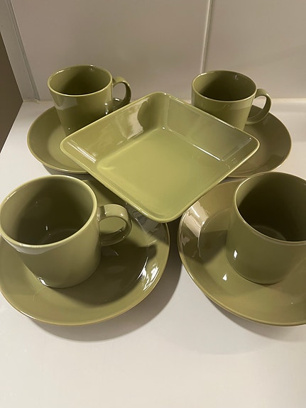 Iittala Teema vihreä kahviastiasto lautasineen