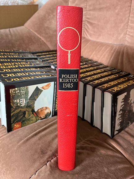 Poliisi kertoo 1985 kirja
