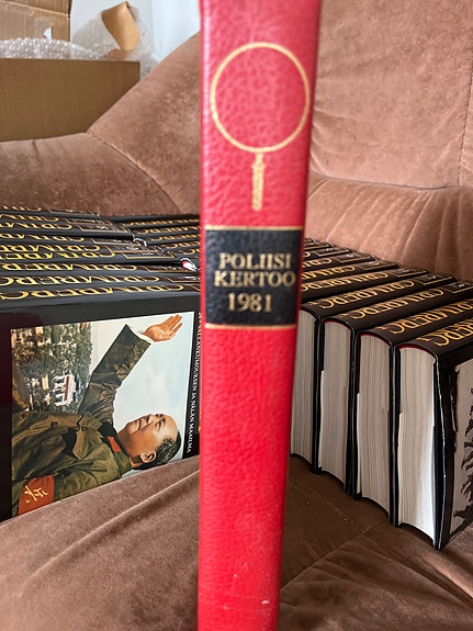Poliisi kertoo 1981 kirja