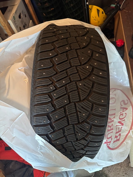 Continental IceContact 2 nastarenkaat 245/35R21