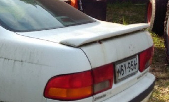 Toyota Carina E spoileri