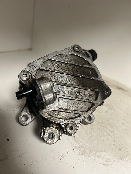 Volvo V70 mk3 2.4 D5 alipainepumppu