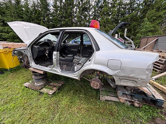 TOYOTA COROLLA E11 osia