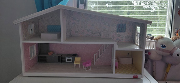 Lundby nukkekoti kalusteilla