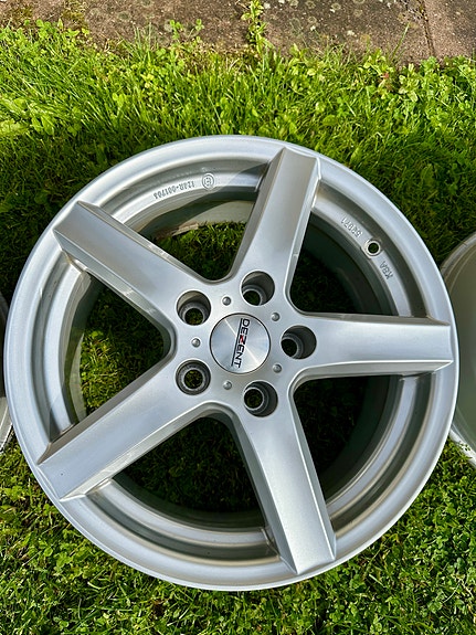16” Alumiinivanteet 5x114.3 ET 40 Keskireikä 60.1
