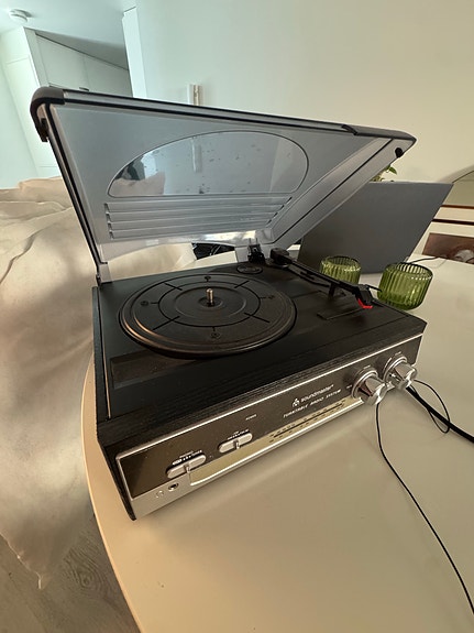 Soundmaster PL-186 LP-soitin + radio