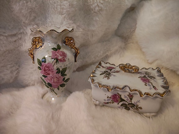 Shabby chic / Vintage posliinit: maljakko + rasia