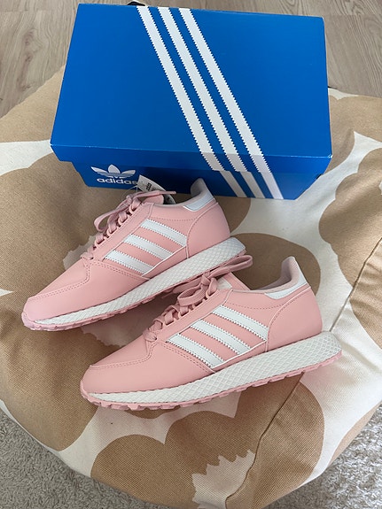 Adidas kengät