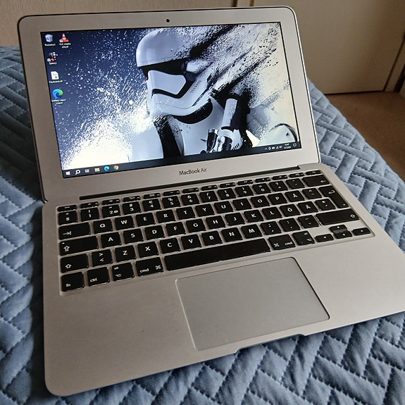MacBook Air 11", uusi akku! Core i5, 128Gb SSD