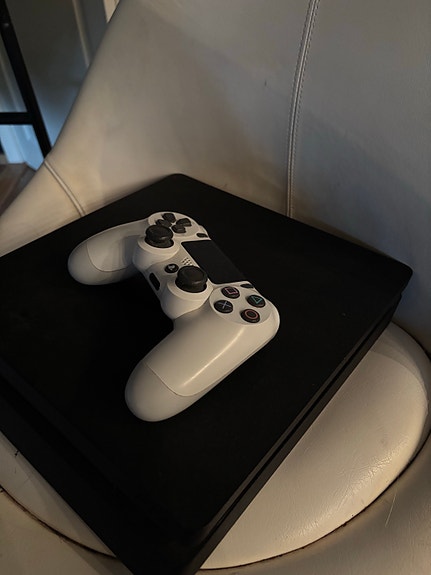 PlayStation 4 Slim+ 1 ohjain