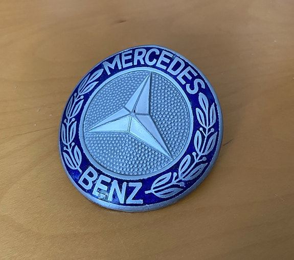 Mercedes logo.