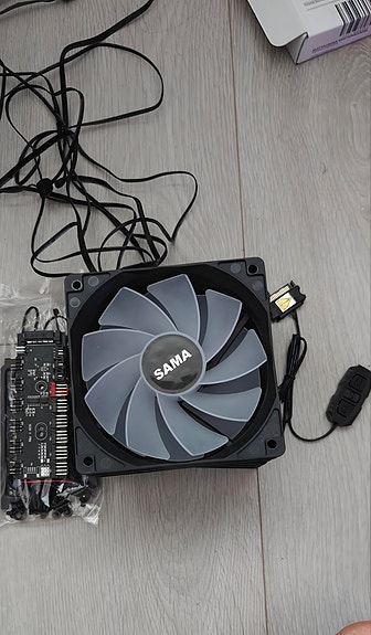 5kpl Sama RGB -tuuletin tietokoneelle ja keskittimelle