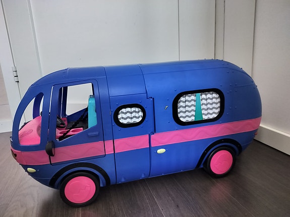 Iso L.O.L. Surprise OMG leikkiauto / asuntoauto