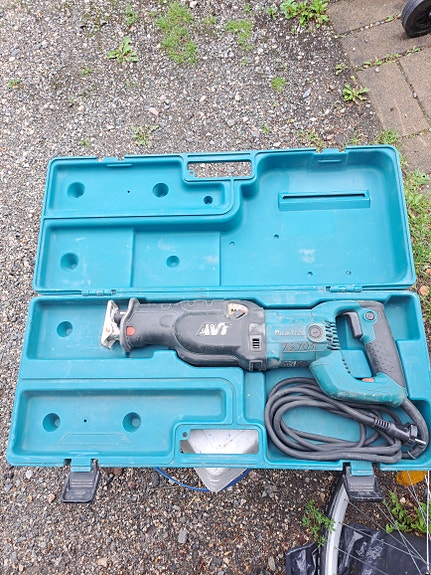Makita JR3070CT puukkosaha