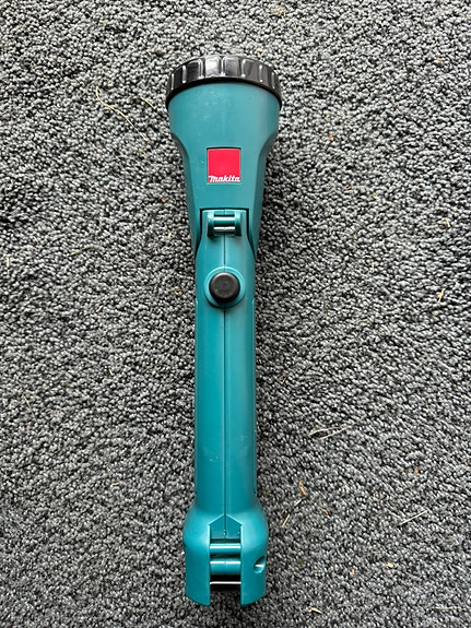 Makita ML702 käsivalaisin