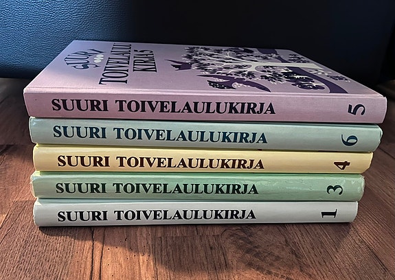 Suuri toivelaulukirjoja / toivelaulukirjat