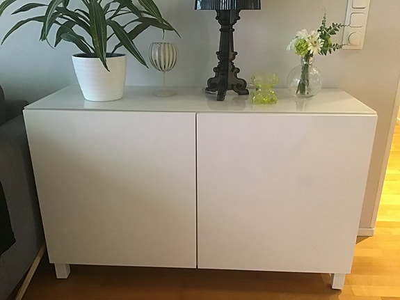 Bestå kaappi