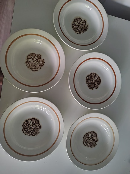 Vanhoja lautasia 5 kpl