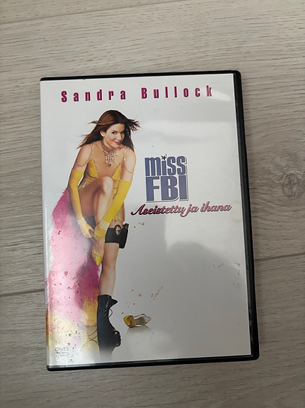 Miss FBI – Aseistettu ja ihana DVD-elokuva