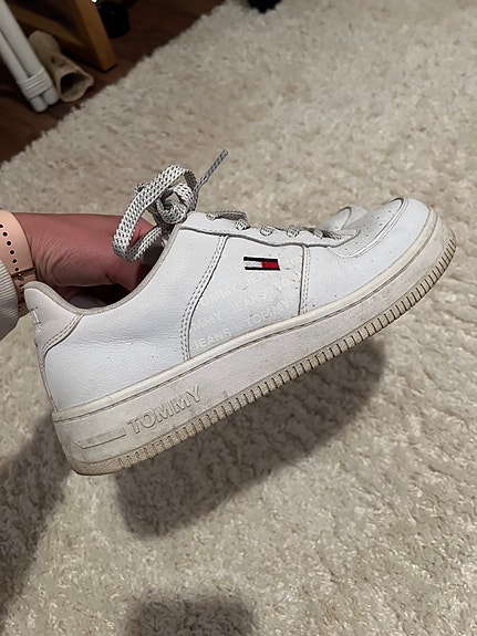 Tommy Hilfiger tennarit
