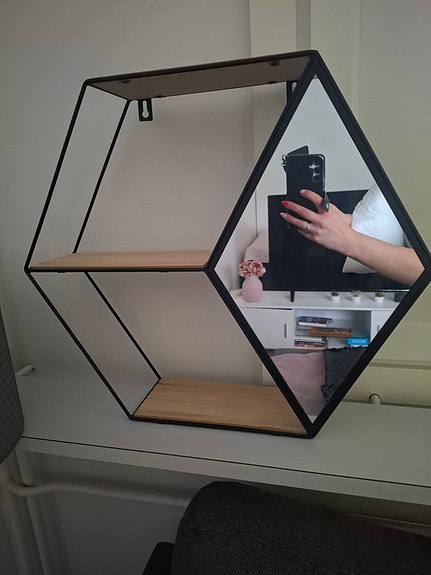 Seinä hylly