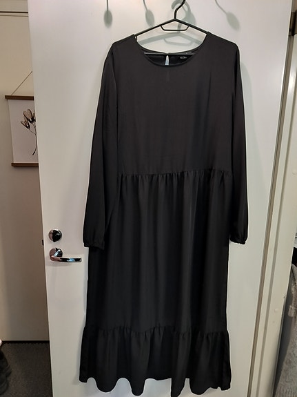 Pitkä mekko koko 42