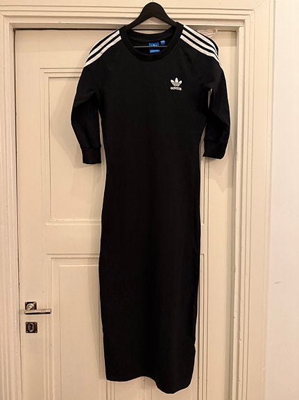 Adidas trikoomekko (M)