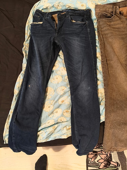 Blend merkkiset miesten slim fit mallin farkut.