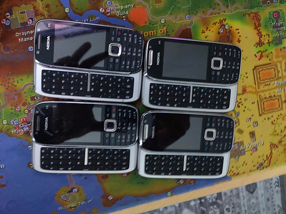 Nokia E75 x4 — varaosaksi