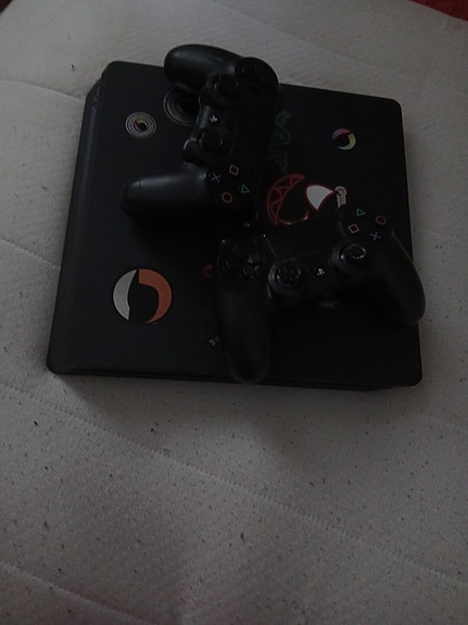 Myyn PS4 kiireesti