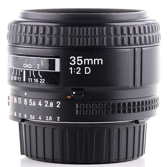 Nikon AF Nikkor 35mm f/2 D -objektiivi (käytetty)