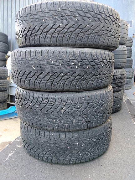 235/55/19 hakkapeliitta r3 suv kitkarenkaat 4 kpl, pinta 2x8mm ja 2x7mm.Dot 3120
