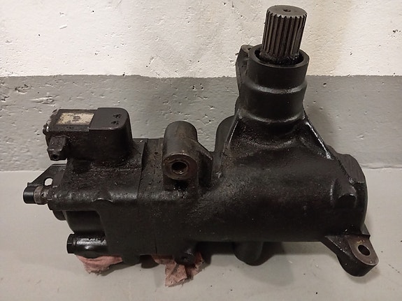 95vm BMW 4,0 V8 ehjä ohjaussimpukka