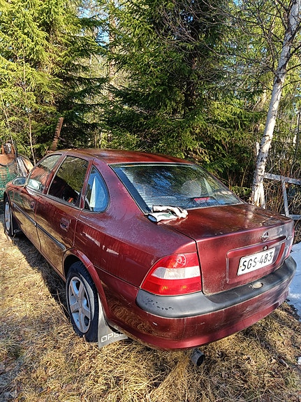Opel Vectra B 2,0 i 97-2001 Sedan osia + Rengas-sarjoja