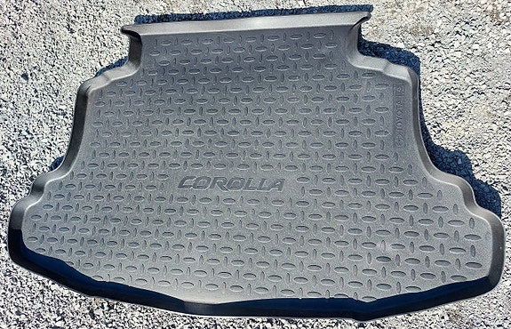 Toyota Corollaan tavaratilan kaukalomatto