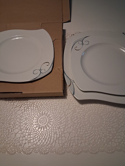 Apila sarjan Victoria  lautas setit. Uudet. 30e
