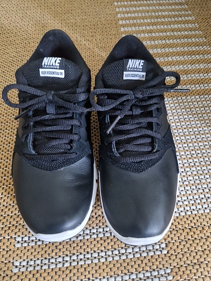 Nike Flex Essential TR Leather naisten treenikengät
