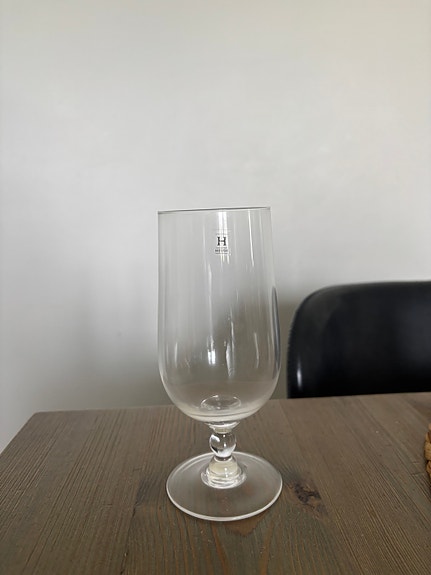 Jalallinen lasi/tuoppi