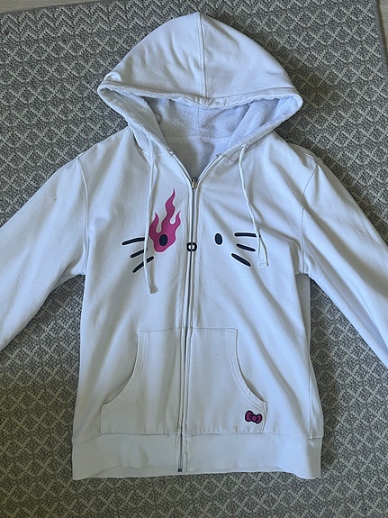 Sanrio Hello Kitty x Mad barbarians 2009 Y2K kääntöhuppari