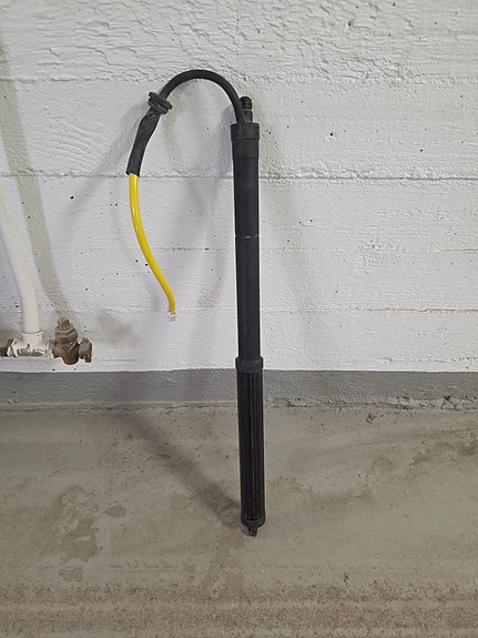 Toyota Raw 4 takaluukun oikea pumppu