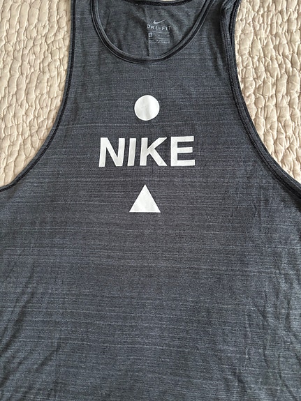 Nike toppi harmaa