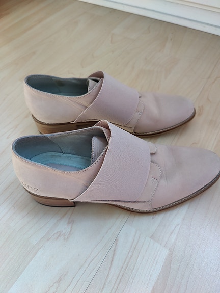 Nude-merkkiset kävelykengät 37