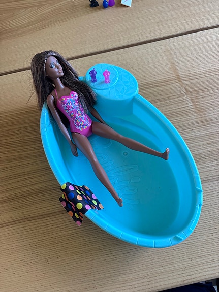 Barbie uima-allas ja nukke