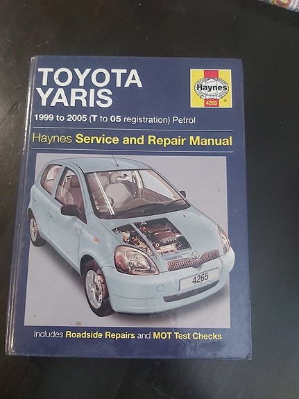 Toyota Yaris korjausopas