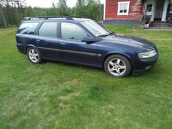 Opel Vectra Caravan moottori 2,5 L V-6, Sport, hyvä, moottori käy hyvin, osina.