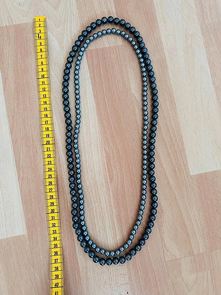 2 kpl uusia helmiä