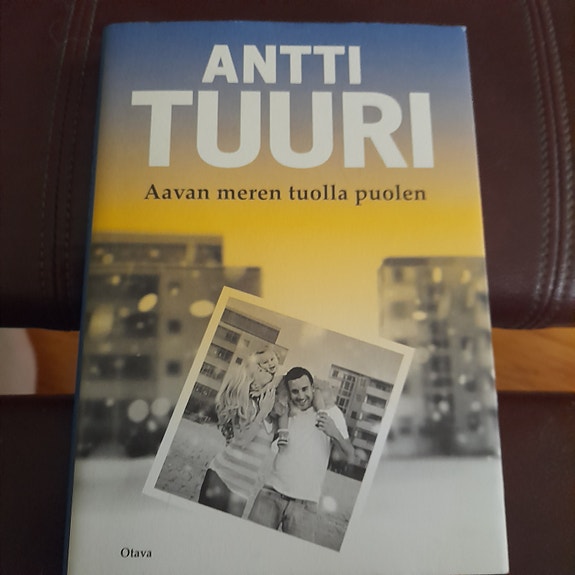 Antti Tuuri Aavan meren tuolla puolen kirja