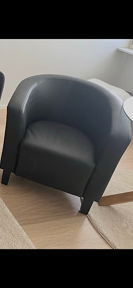 Myynissä Nahkatuoli